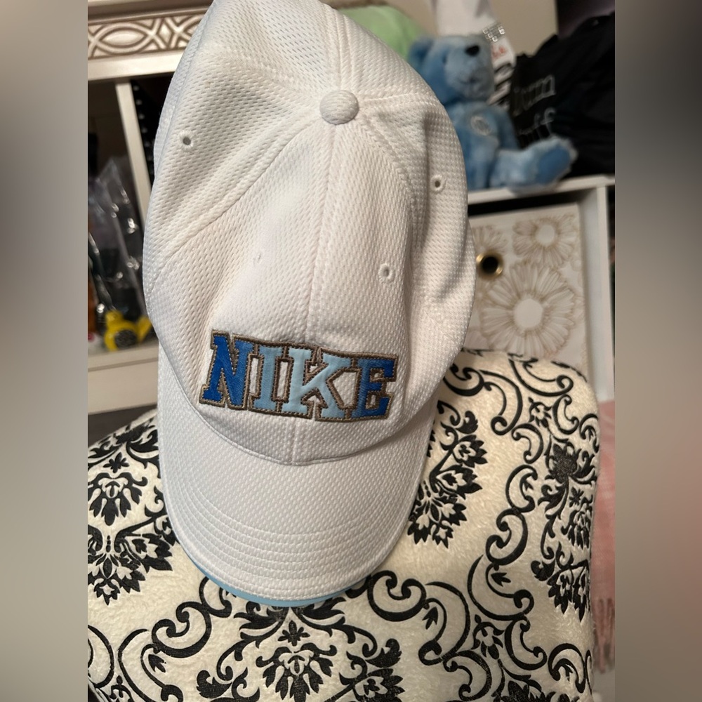 White/blue Nike hat OSFM